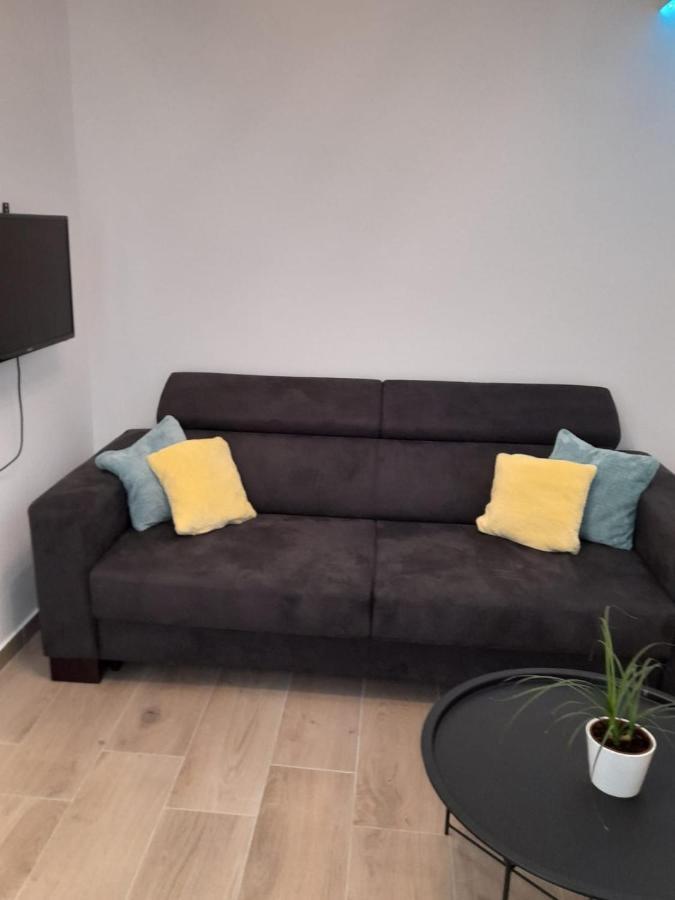 Apartman Sa Lodom 2+2 Apartment Pirovac Bagian luar foto